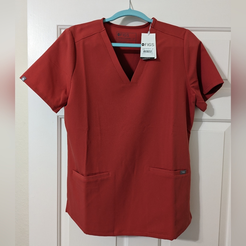 NWT! FIGS Clay Casma 3 Pocket Scrub Top